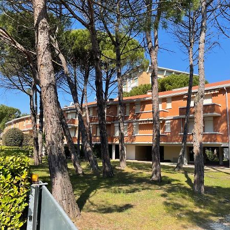 Twin Pine Trees Flats, Near Beach Bibione Exterior foto